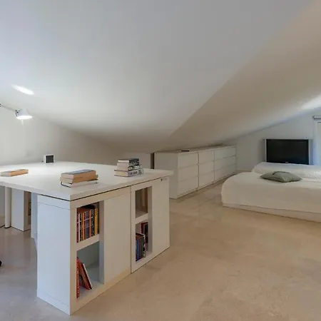 Villa Lucente 6&2, Emma